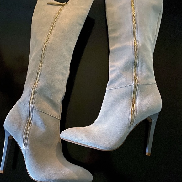 French Connection Shoes - NWOT French Connection Dove Grey Suede Molly Boots